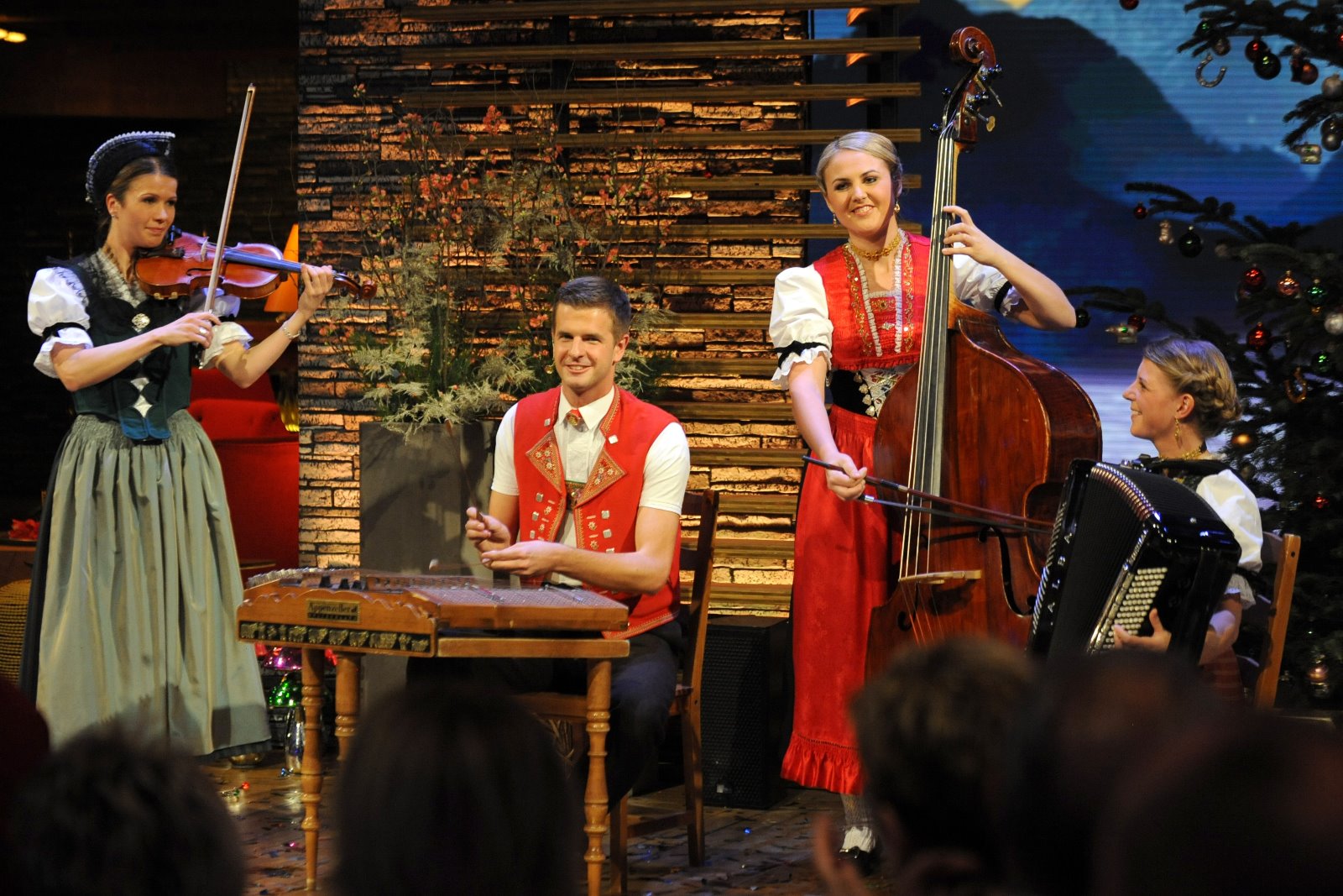 2015-12-31-silvester-stadlshow-22530350_1600x1060